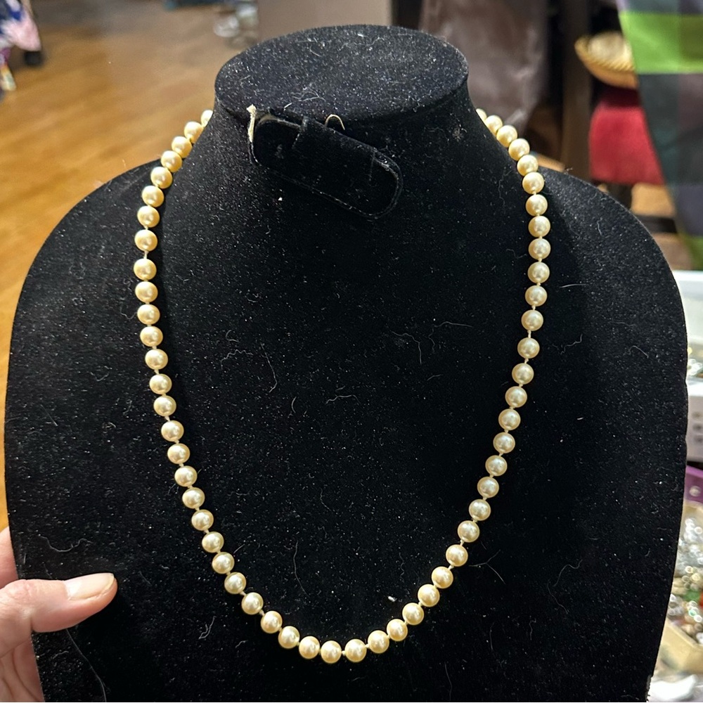 Vintage LCI Faux Pearl Necklace 24”